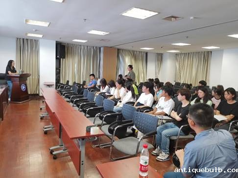 说明:2023-9-13美国教授与学生交流